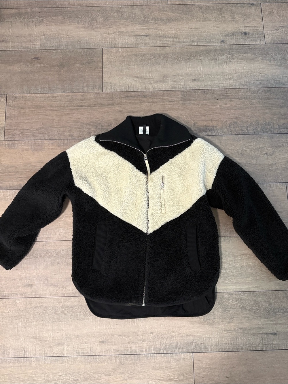Varley Black and Cream Sherpa Zip Jacket